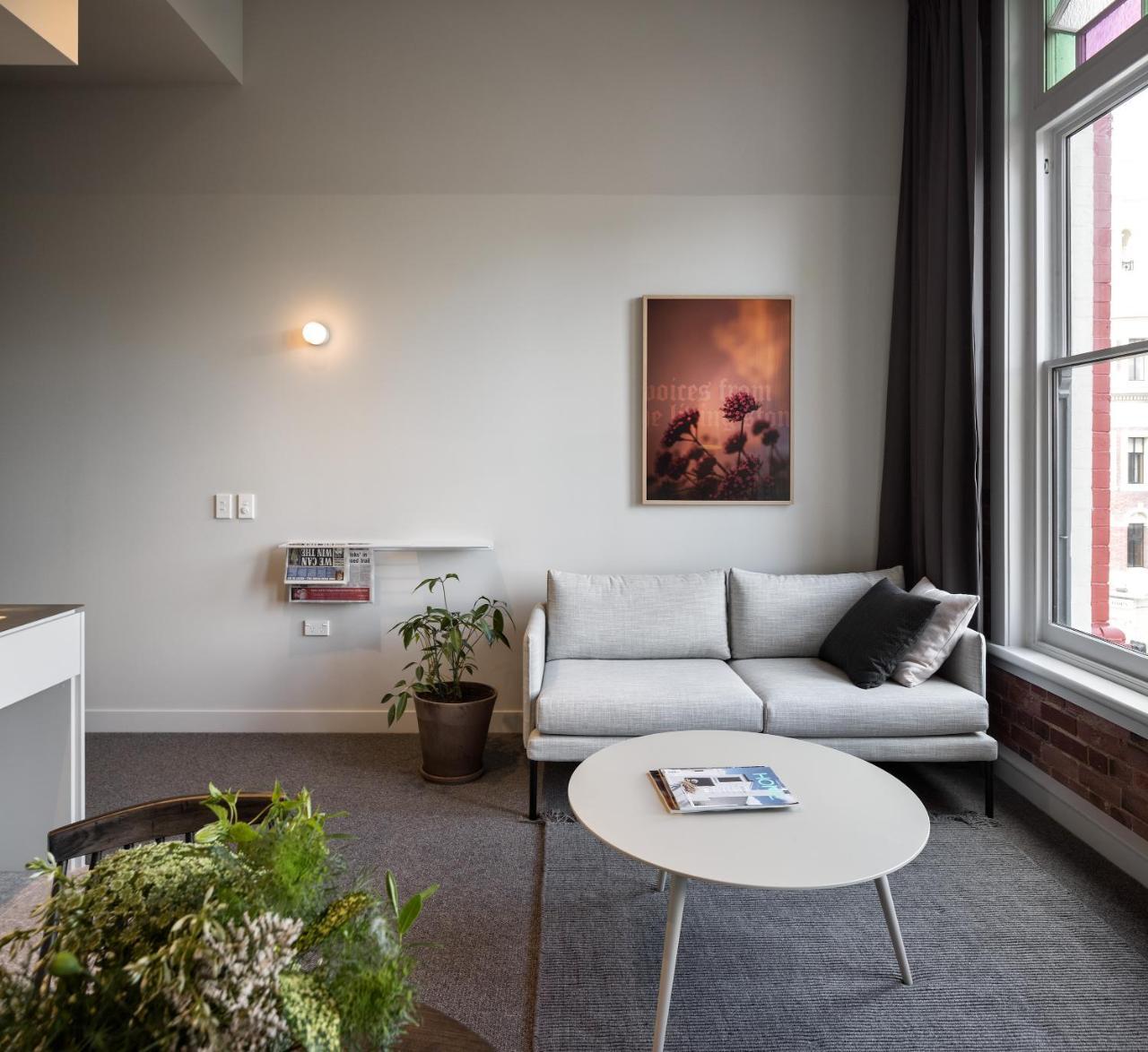 Hotel The Chamberson Dunedin Exterior foto A living room in a typical apartment
