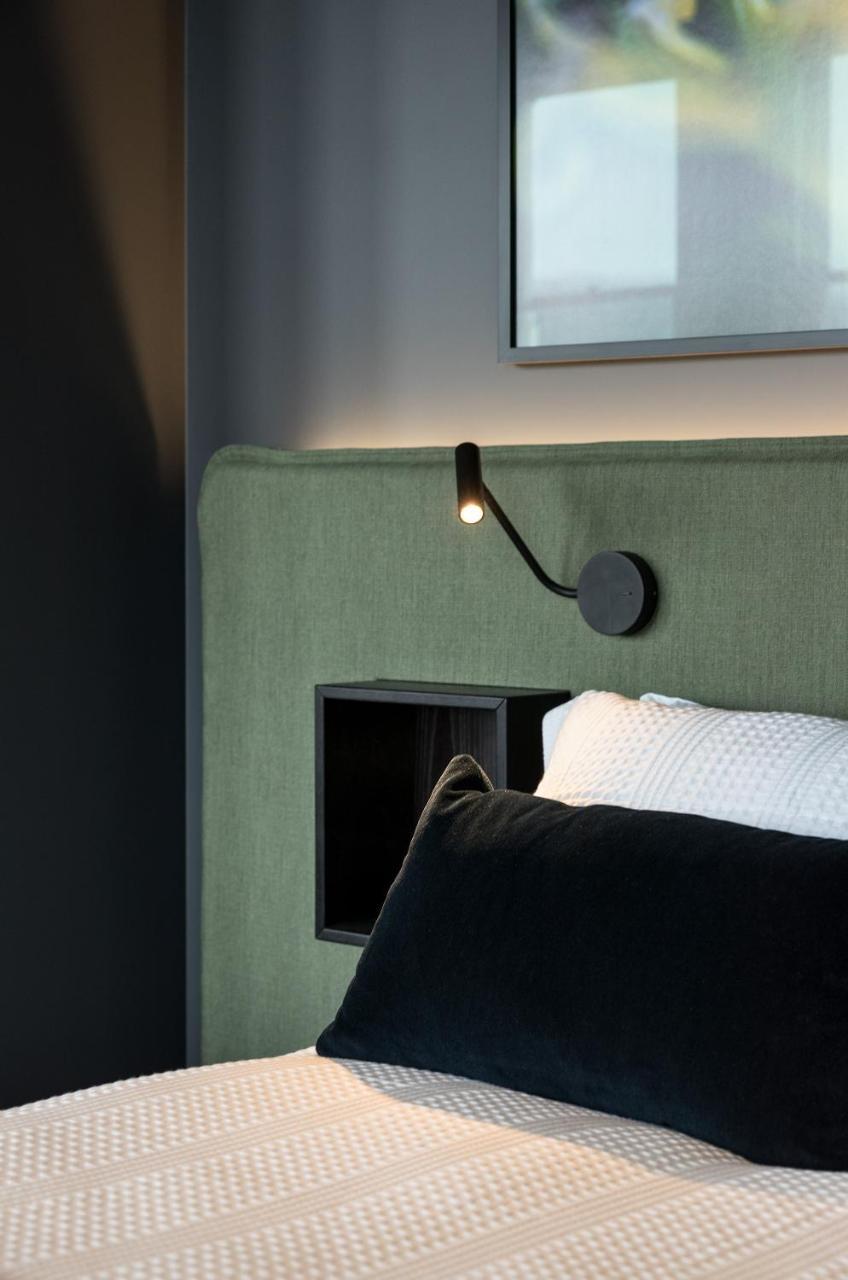 Hotel The Chamberson Dunedin Exterior foto A wall-mounted reading light